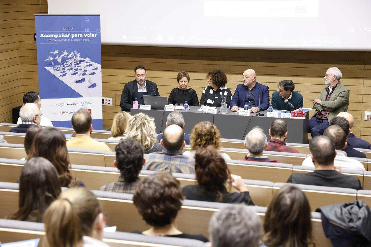 La jornada sobre sinhogarismo en Gijón, en imágenes