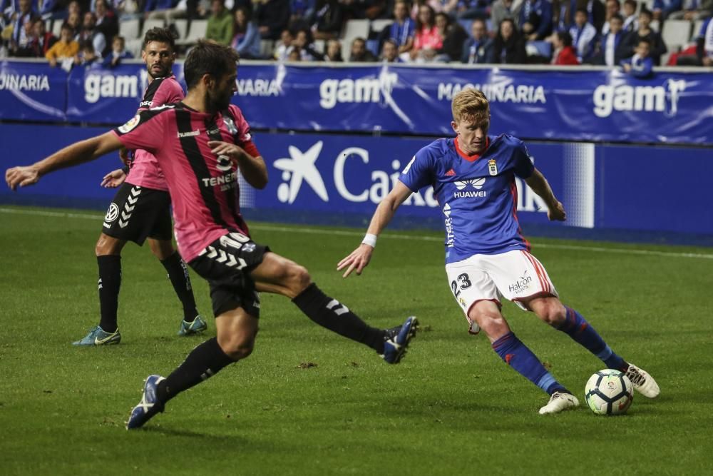 El partido entre el Real Oviedo y el Tenerife, en imágenes