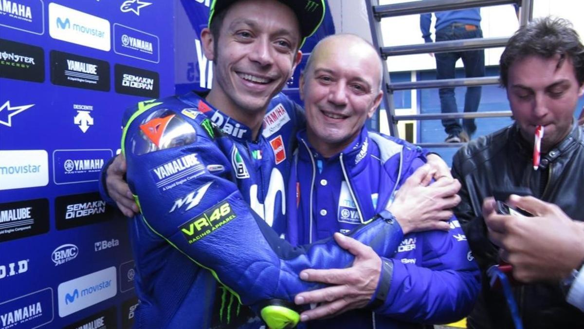 Valentino Rossi y Luca Cadalora se han despedido hoy, en Jerez, con este abrazo.