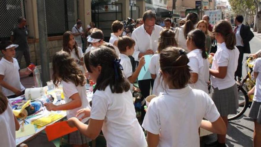 El alcalde compartió la mañana con escolares en Alfonso X el Sabio.