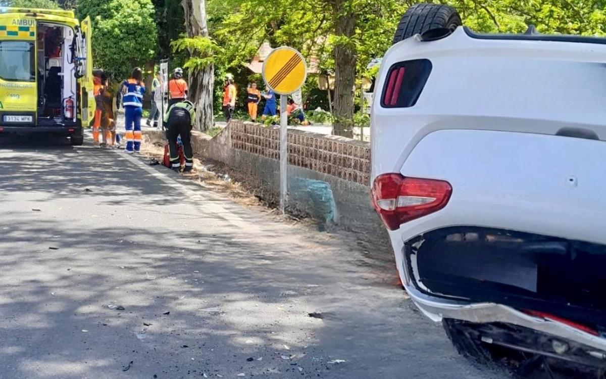 Uno de los coches implicados en el accidente ocurrido en Cuevas del Becerro.