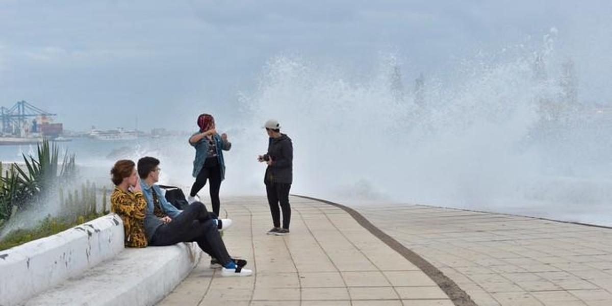 02-02-2019 LAS PALMAS DE GRAN CANARIA. Alerta por mala mar. Oleaje en la avenida marítima. Fotógrafo: ANDRES CRUZ