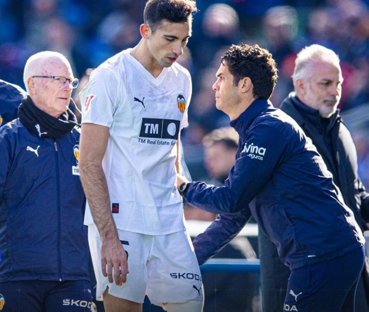 César Tárrega, en el momento en el que tuvo que retirarse del campo por lesión
