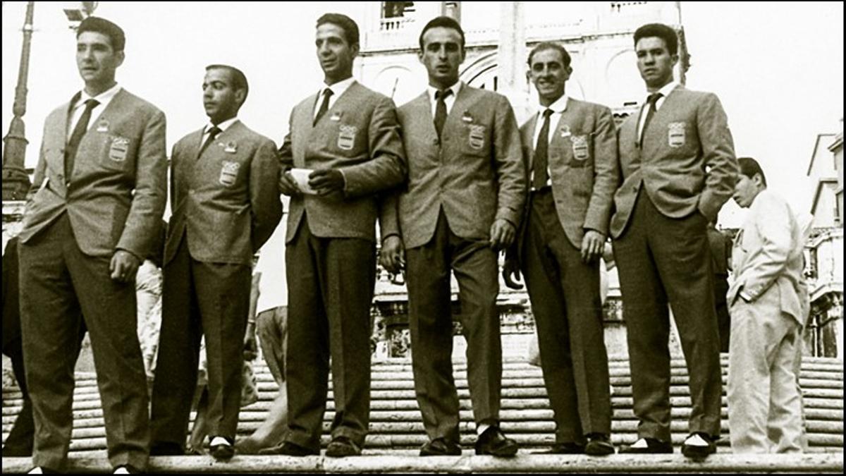 Los olímpicos vigueses. Bengoechea, primero por la izquierda. Cobas, primero por la derecha.