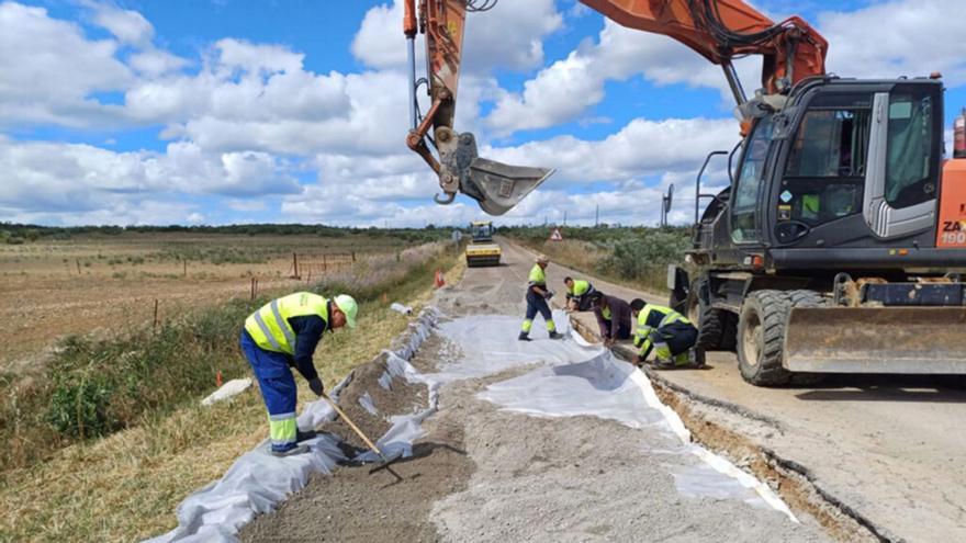 Una obra de 1,2 millones pone a punto la carretera de Cáceres a Talaván