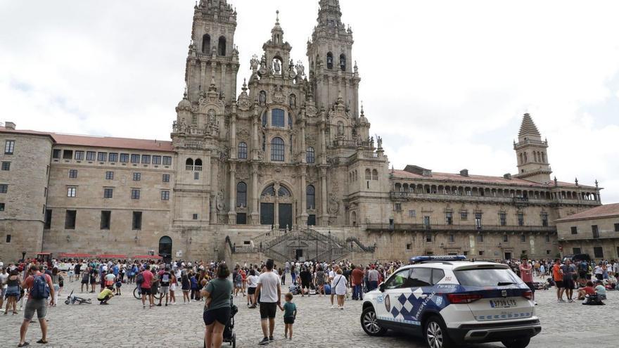 La Policía Local de Santiago estrenará nuevos uniformes, cuatro motos y un furgón de atestados de más de 60.000 euros