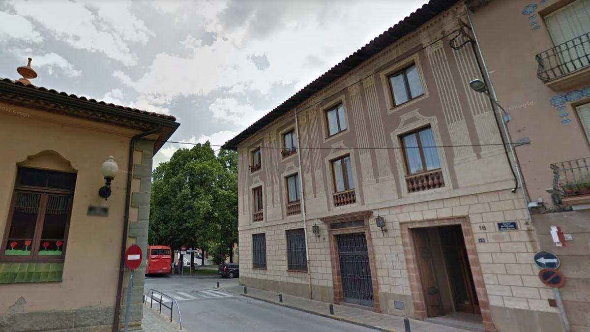 La façana de la Biblioteca Municipal Josep Picola