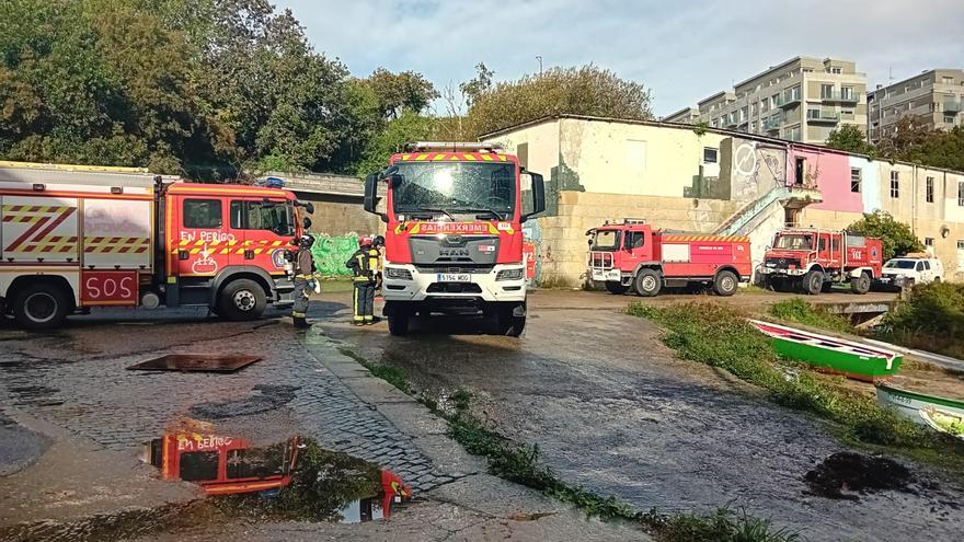 Controlado el incendio que afectaba a la antigua nave de Massó