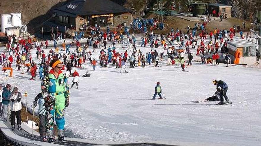 Esquiadores en la estación de Baqueira Beret.