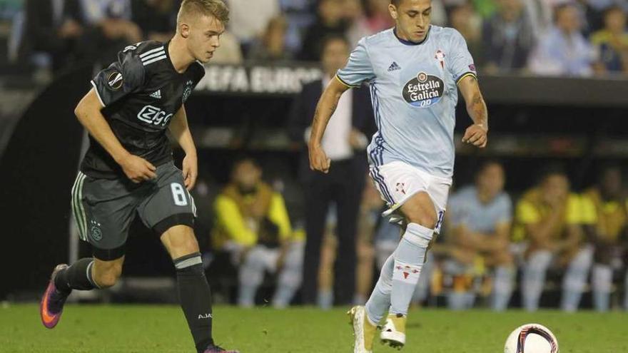 Orellana, durante una acción del partido de ayer entre Celta y Ajax.