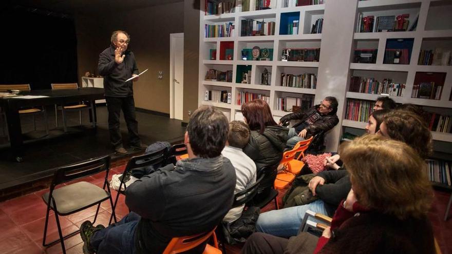 Una noche de poesía con Miguel Allende en La Felguera