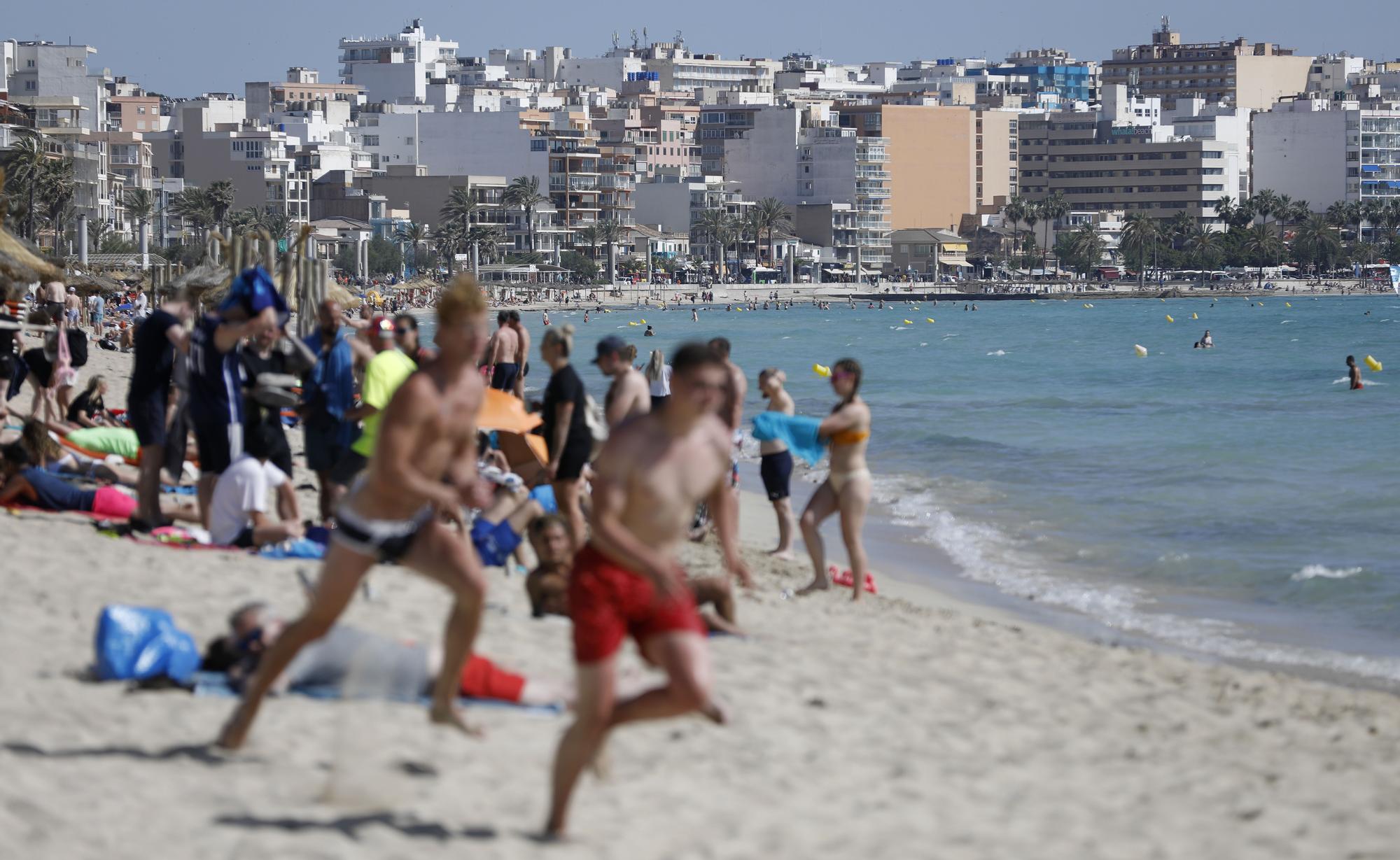 Sonne, Bier und Baden: So sieht es derzeit an der Playa de Palma auf Mallorca aus