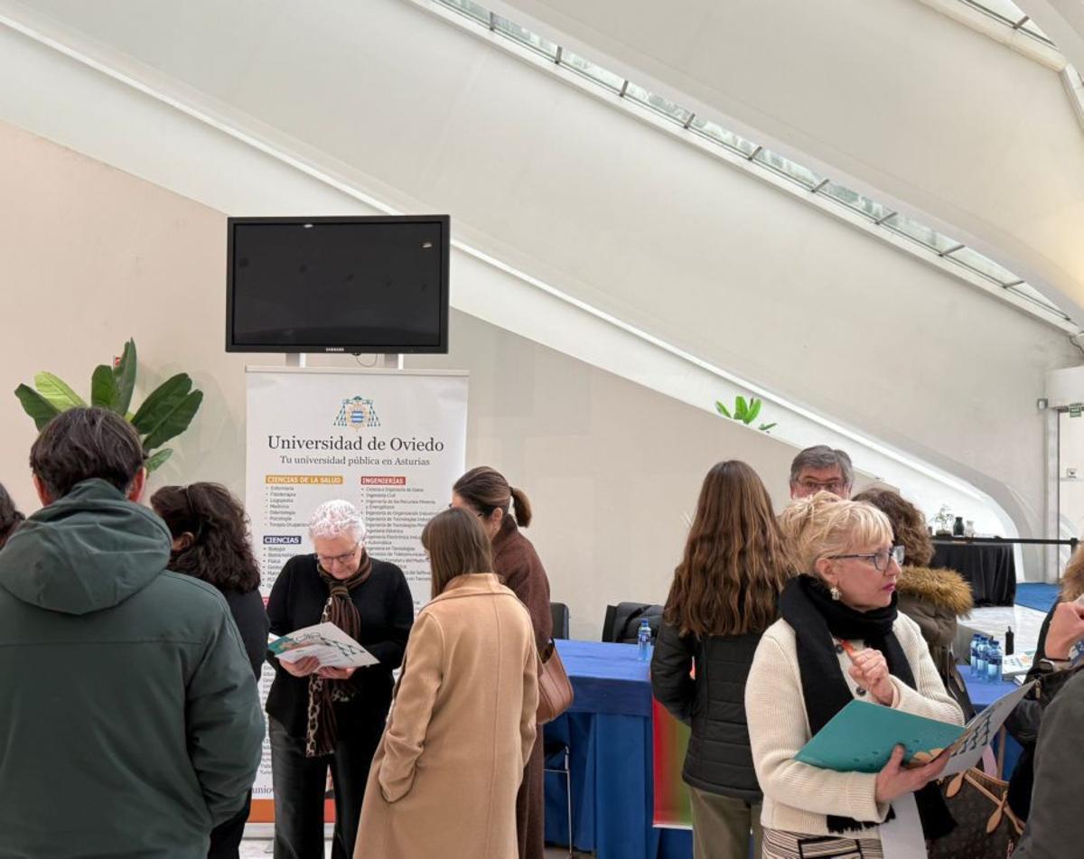 Ambiente durante la feria Unitour celebrada en Oviedo. | | CEDIDA A LNE