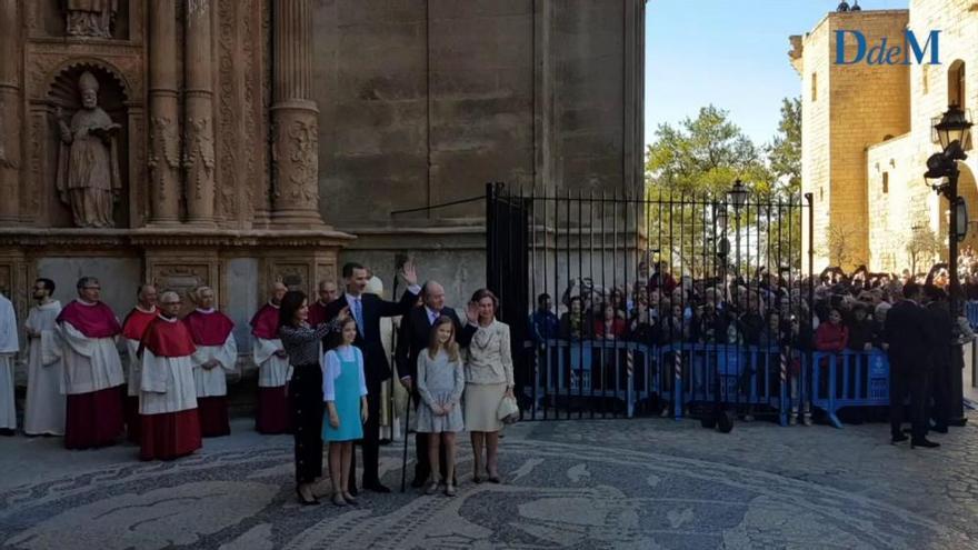 Die spanische Königsfamilie beim Ostergottesdienst in Palma