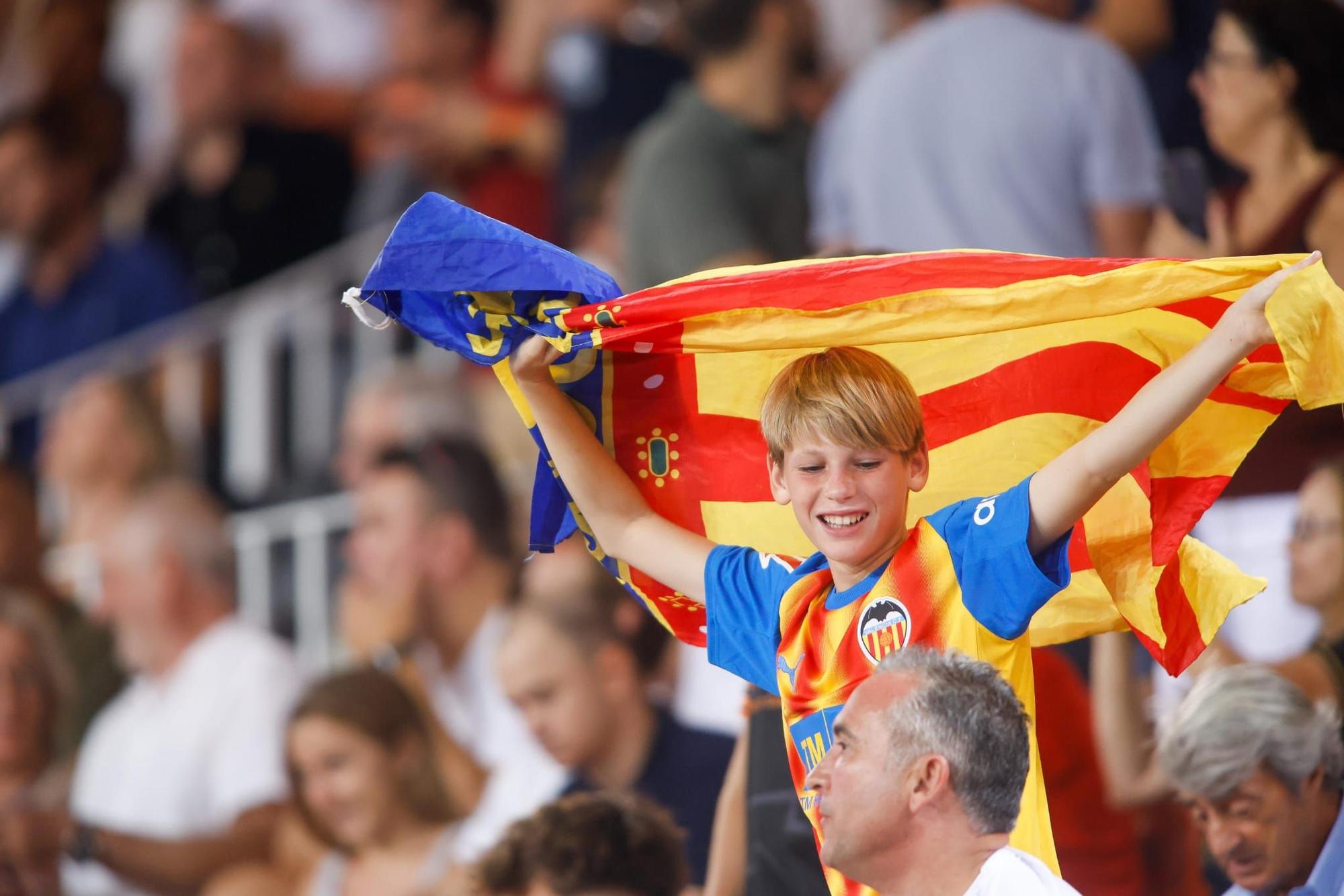 El Valencia CF - Athletic Club de Mestalla, en imágenes