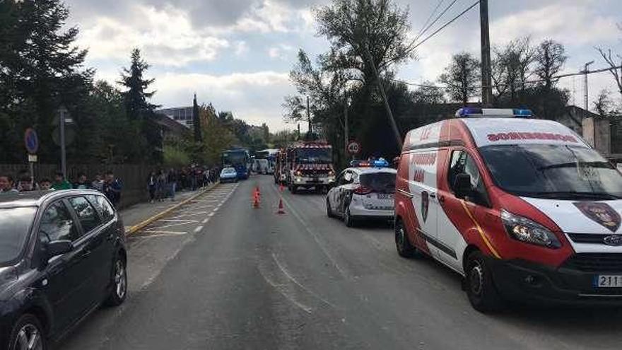 Un vehículo vuelve a arrancar un tramo del tendido telefónico en Sada