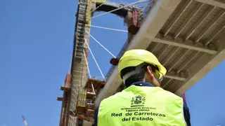 El Gobierno achaca los sobrecostes de la obra del Centenario a "necesidades imprevistas" y peticiones del Puerto