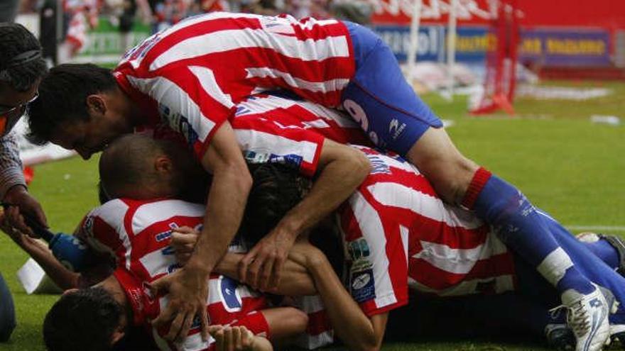 El Sporting celebra uno de los goles.