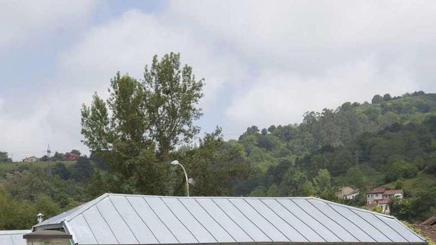 La inauguración el pasado mayo de las antiguas escuelas de Barros como centro de educación medioambiental.