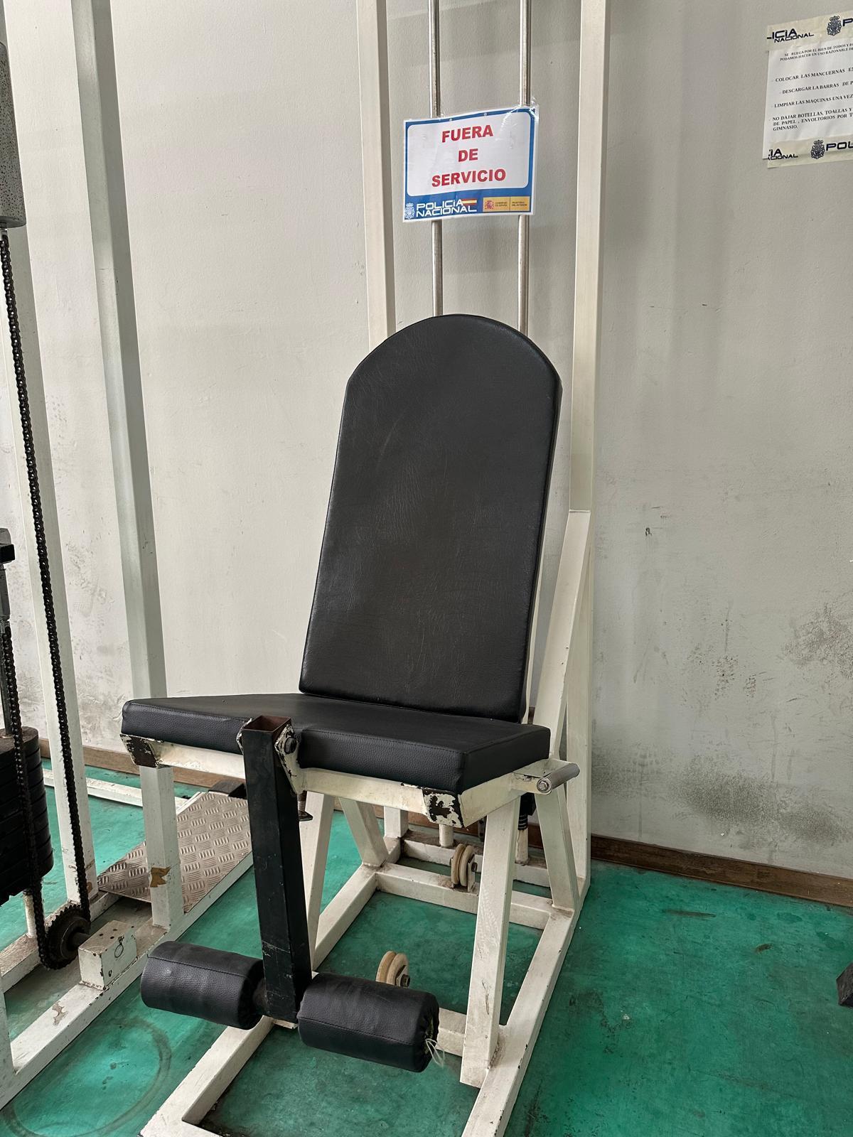 Banco de piernas inutilizado.