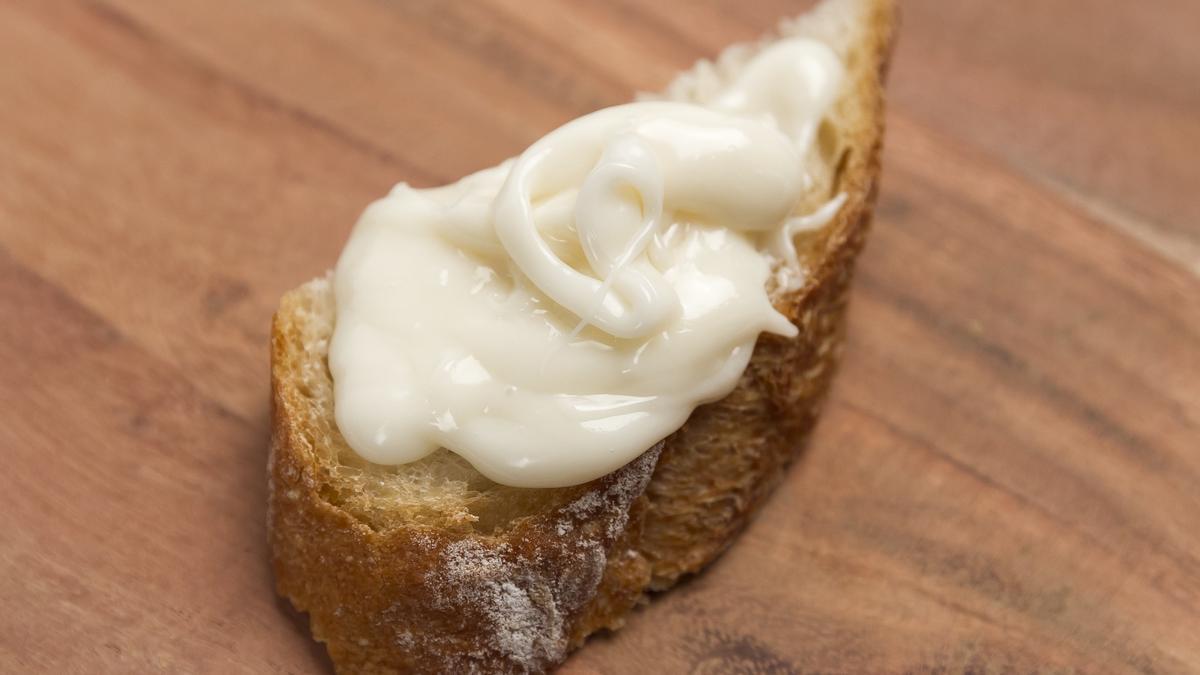 En pequeñas porciones la Torta del Casar DOP es un auténtico festival de sabores.