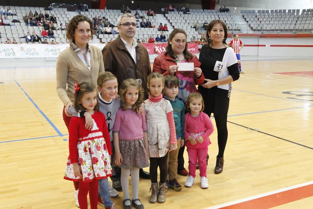 Partido benéfico entre exjugadores del Sporting y del Oviedo en favor de la Asociación Adansi