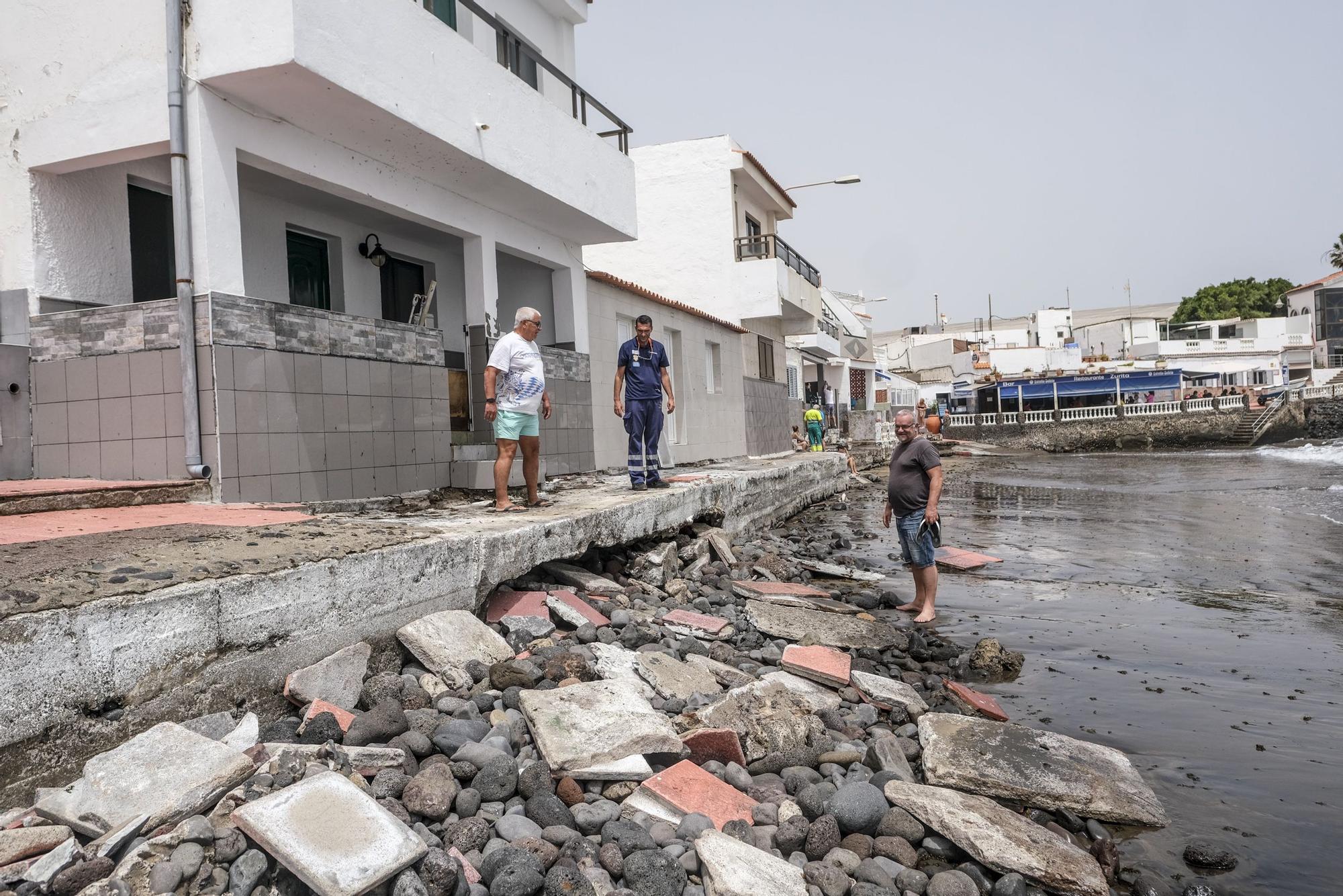 Destrozos del temporal de mar en la costa de Telde