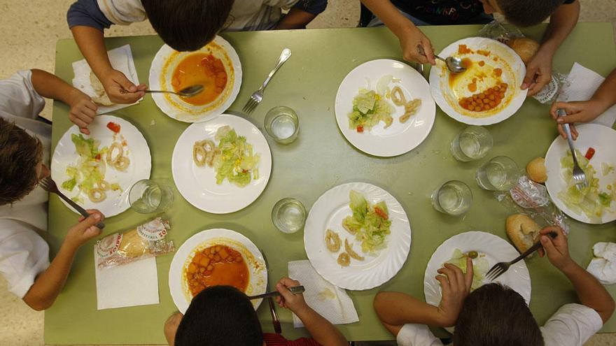 El servicio de comedor escolar se presta en casi dos mil centros andaluces.
