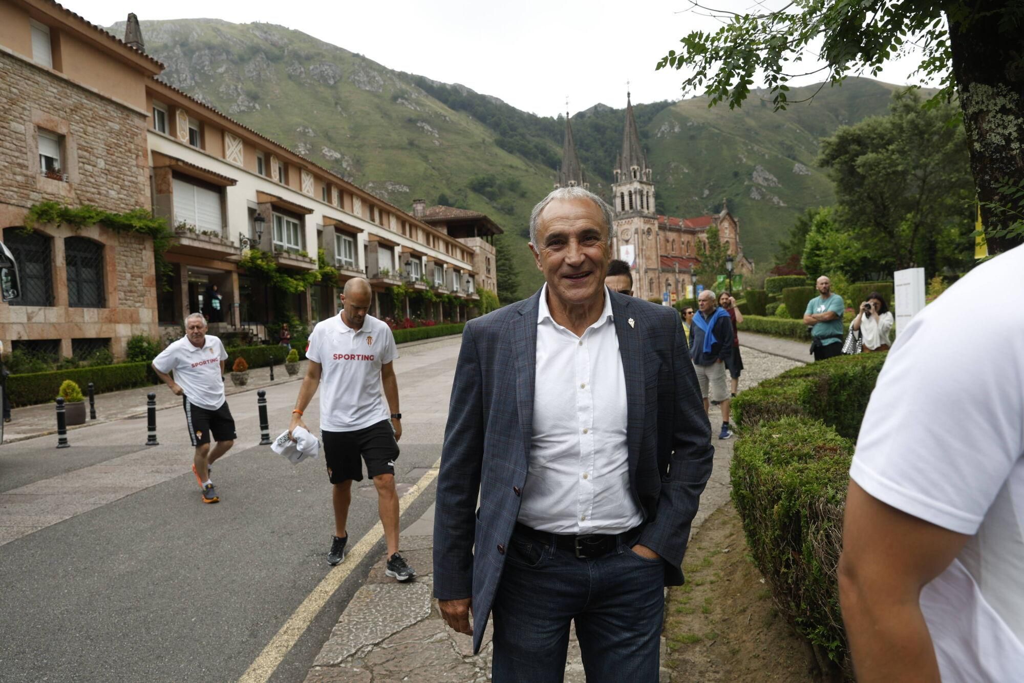 EN IMÁGENES: Visita del Sporting a La Santina en Covadonga