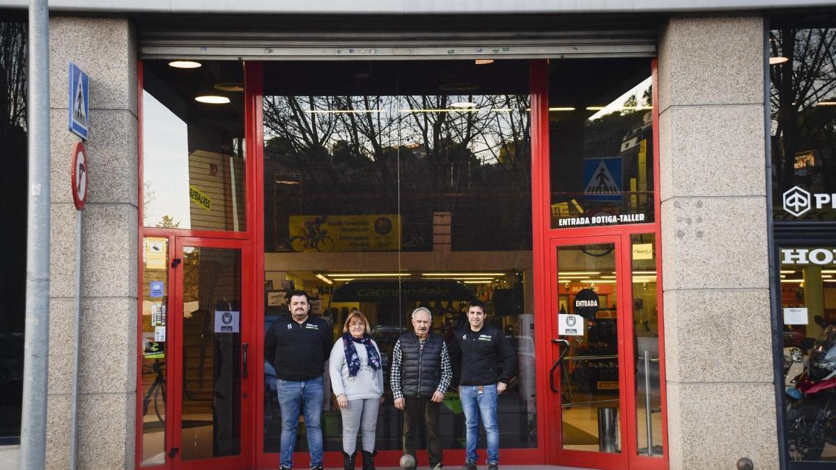 La botiga de bicicletes manresana Tomàs Bellès canvia de mans en el seu 50è aniversari