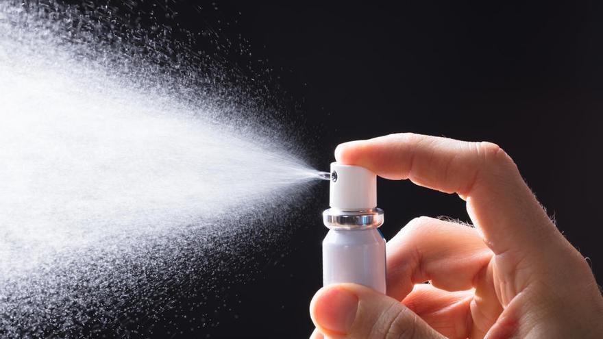 Trabajan en un spray bucal contra el coronavirus.