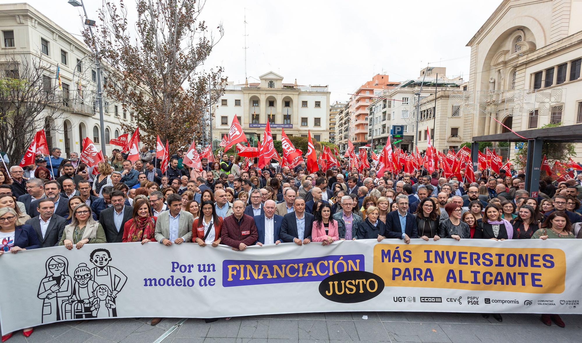 Concentración para reclamar una financiación justa para la provincia de Alicante