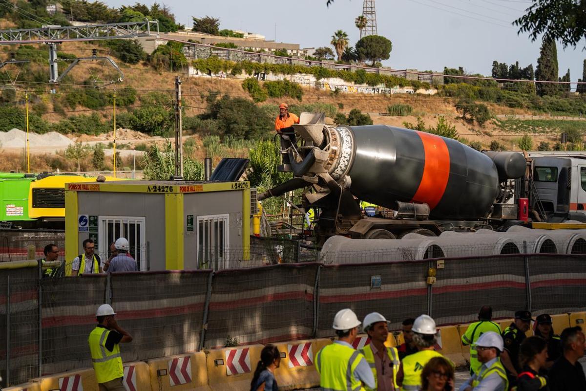 Colapso en el pozo que conecta las obras subterráneas de la R2 en Vallbona