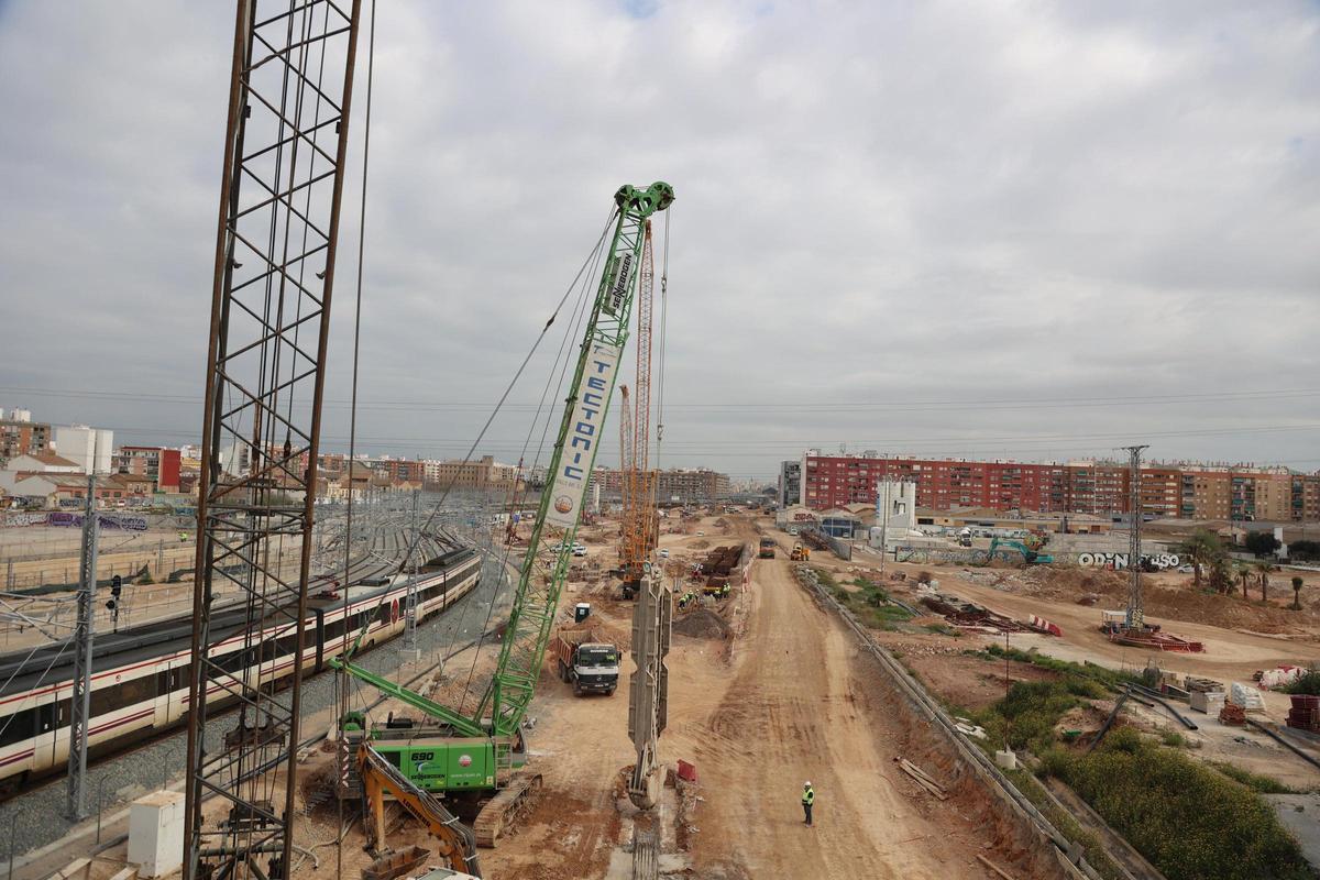 Las obras del canal de acceso subterráneo a las estaciones de València.
