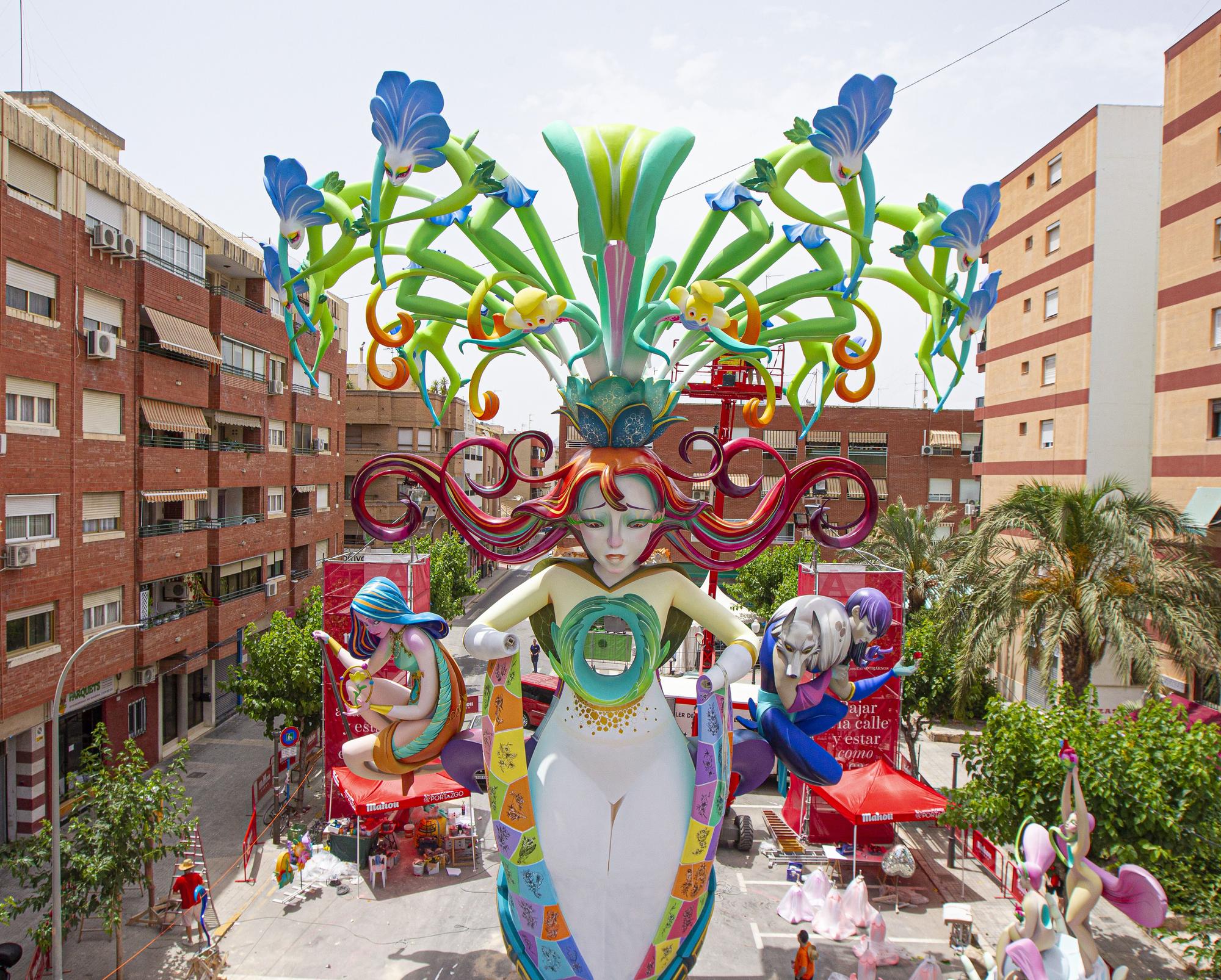 Detalles y celebracion de la hoguera Florida Portazgo, de Pere Baenas, ganadora de la Especial