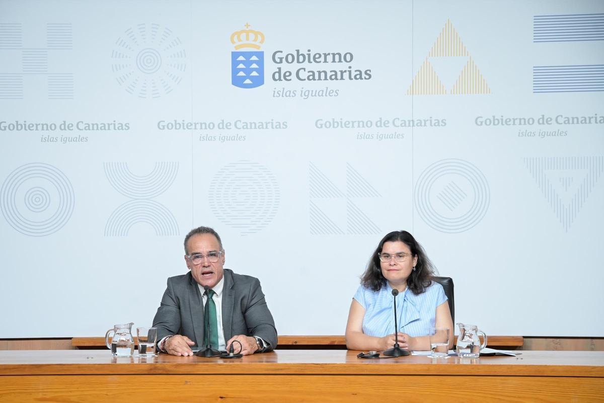 José Ramón Barrera y Mari Brito, este jueves, en el Gobierno de Canarias.