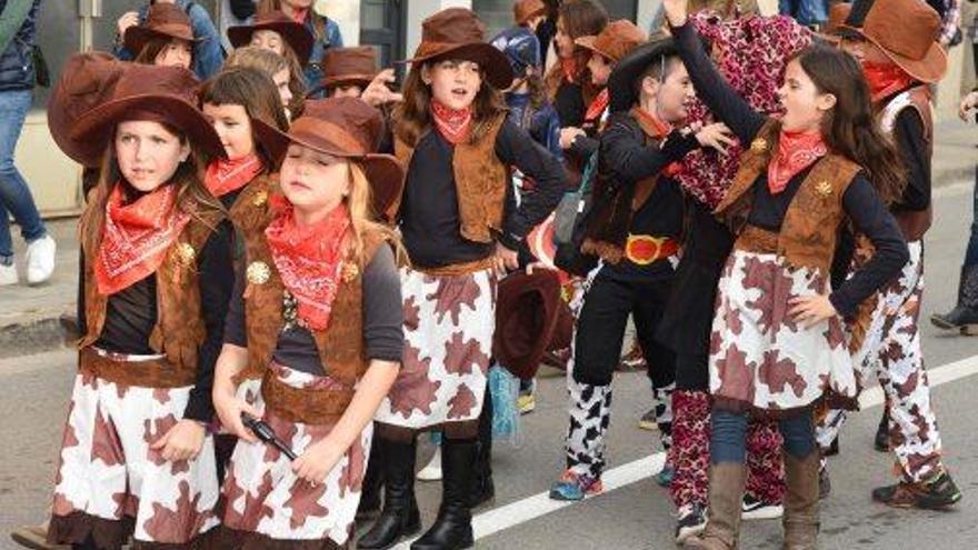 Artés celebra un Carnestoltes lluït