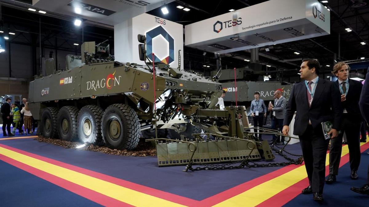 Un 8X8 Dragón de zapadores, expuesto en la feria de la industria de la defensa Feindef.