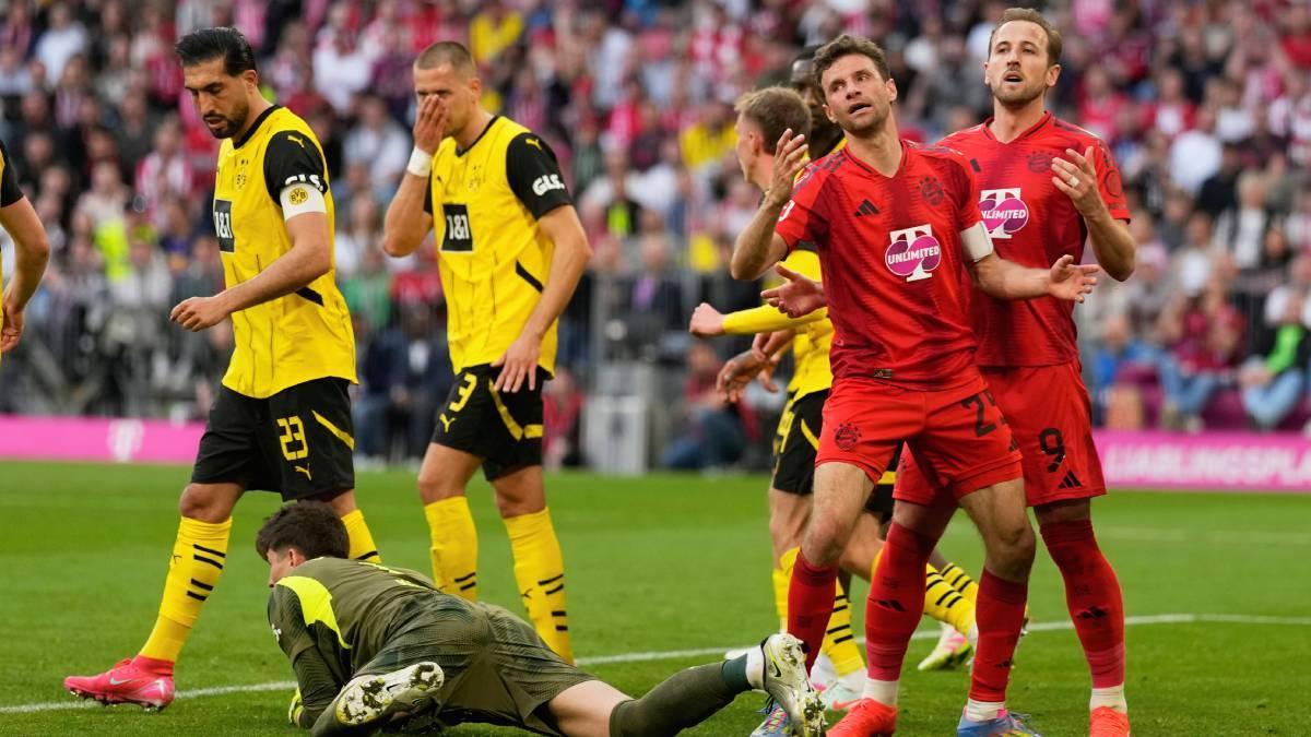 Müller se lamenta de una ocasión fallada durante el encuentro ante el Dortmund