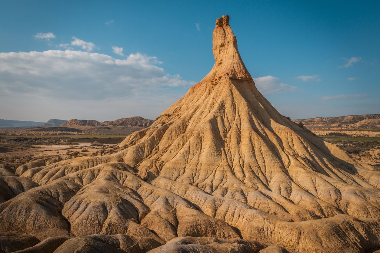 La Bardena Blanca es una de las formaciones más famosas de este desierto español.