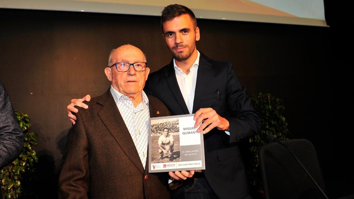 Miguel Quirant con el autor del libro José Juan Pérez Maciá