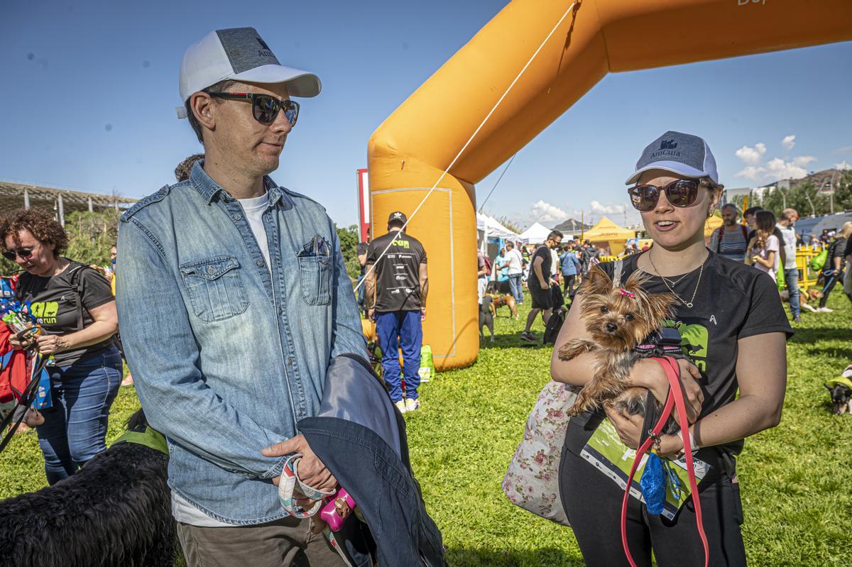 CAN WE RUN BARCELONA. La carrera organizada por Prensa Ibérica y El Periódico de Catalunya con la colaboración de Sport ,  donde las personas y sus mascotas perrunas corren en familia