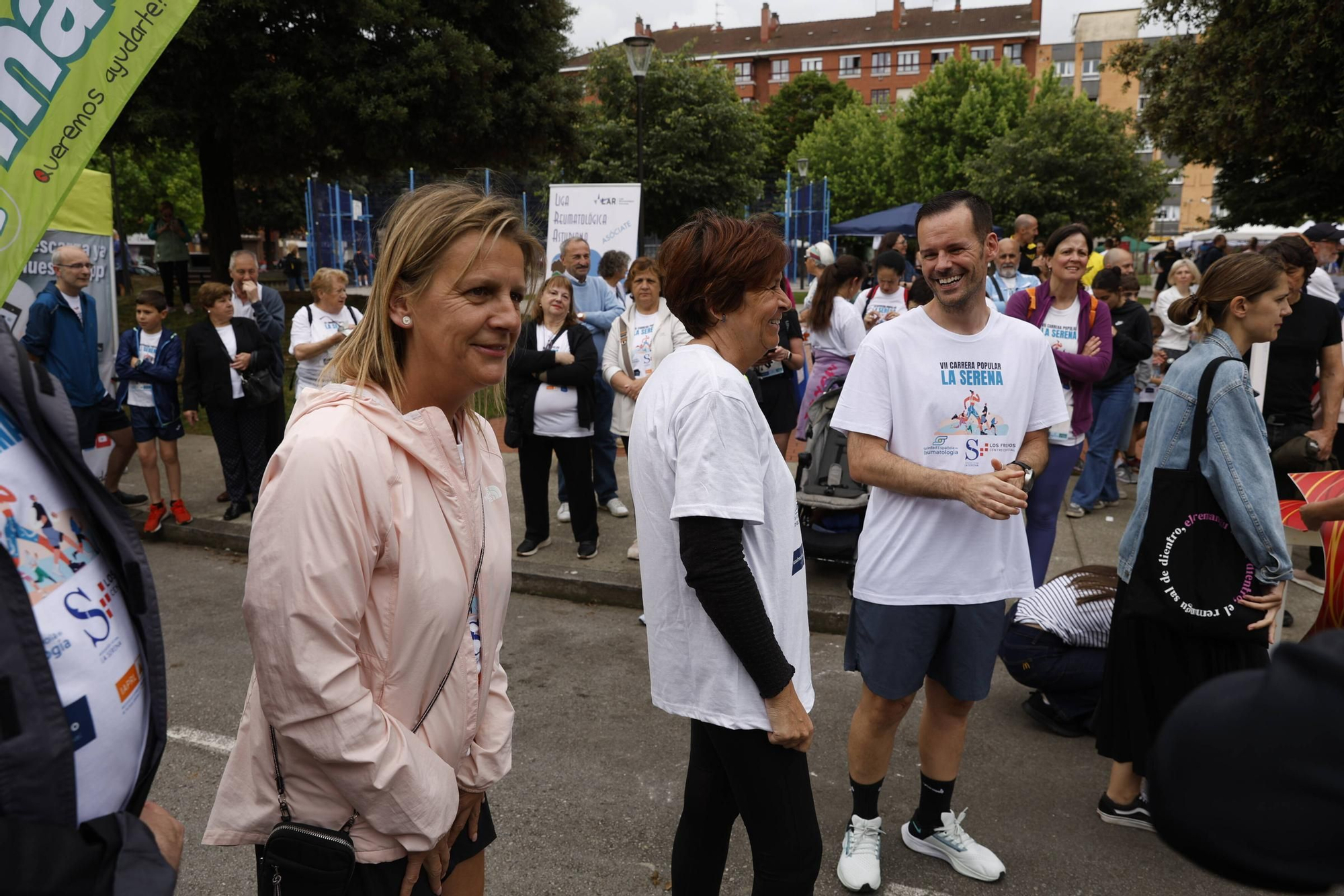 La carrera popular solidaria en El Llano, en Gijón, en imágenes
