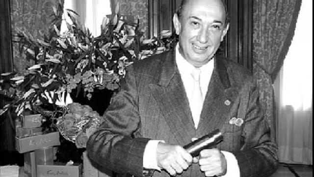 estreno.

 El diseñador valenciano dio a conocer ayer en Madrid su Eau de Parfum Francis Montesinos.