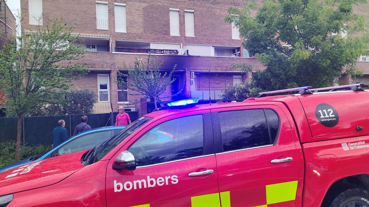 Els Bombers van destinar 9 dotacions per a extingir lincendi a lhabitatge