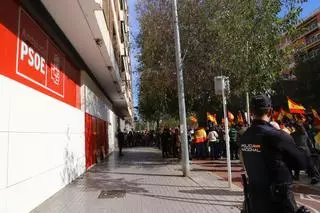 5.000 personas protestan ante la sede del PSOE en Córdoba