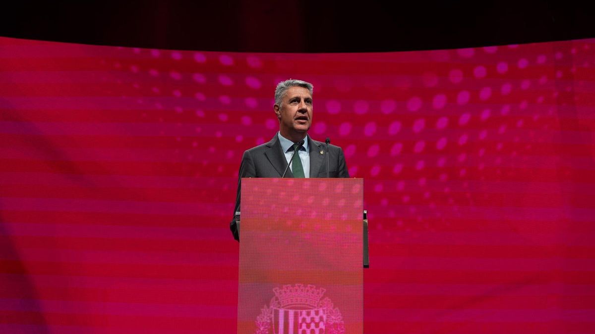 El alcalde Albiol durante su conferencia de balance de medio mandato, en el Teatre Margarida Xirgu