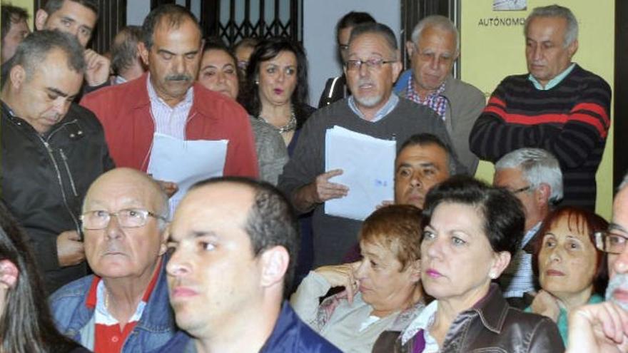 Una asamblea de la Federación de asociaciones de vecinos Aguere (FAV Aguere), en una imagen de archivo.