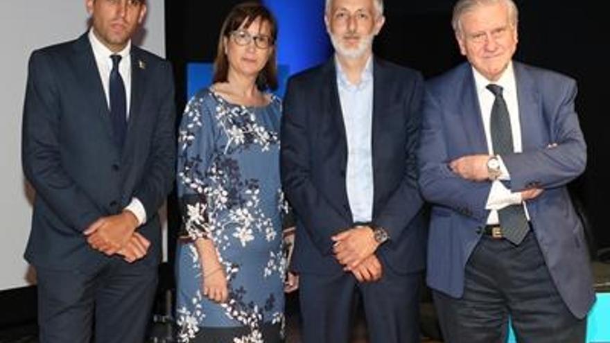 D&#039;esquerra a dreta, Ferran Estruch, alcalde de Cardona; Maria José García Celma, Directora Académica del CUIMPB-Centre Ernest Lluch; Óscar Pérez Albet, Chief Marketing Officer de Ferrer, i Valentí Fuster, Director General del CNIC.