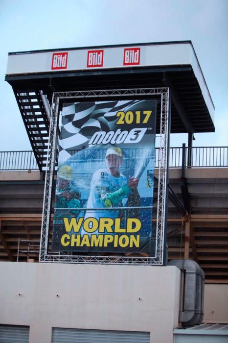 Miles de personas celebran con Joan Mir el título de Campeón del Mundo de Moto3